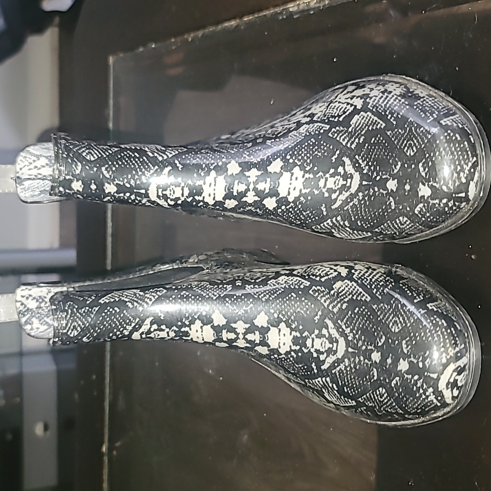 Woman's Ankle High Rain Boots